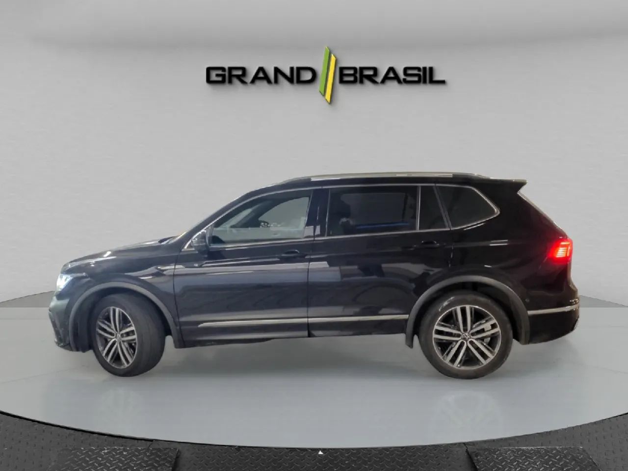 Volkswagen Tiguan Allspac R-Line 300 TSI 2.0, foto 6 de 14