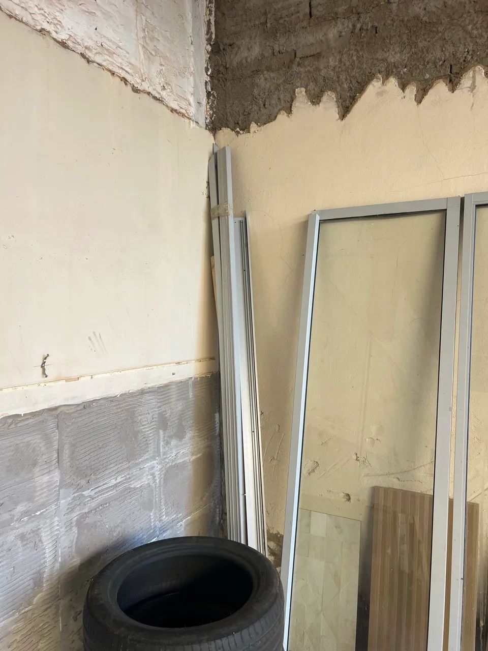 Porta de vidro com esquadria de alumínio.  - Foto 4