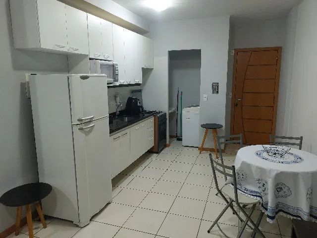 Alugo Kiti mobiliada, com garagem, em Águas Claras