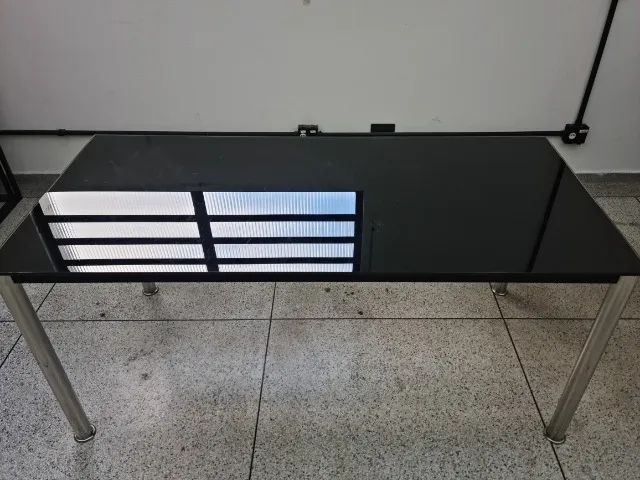 Mesa com tampo em vidro - Foto 2