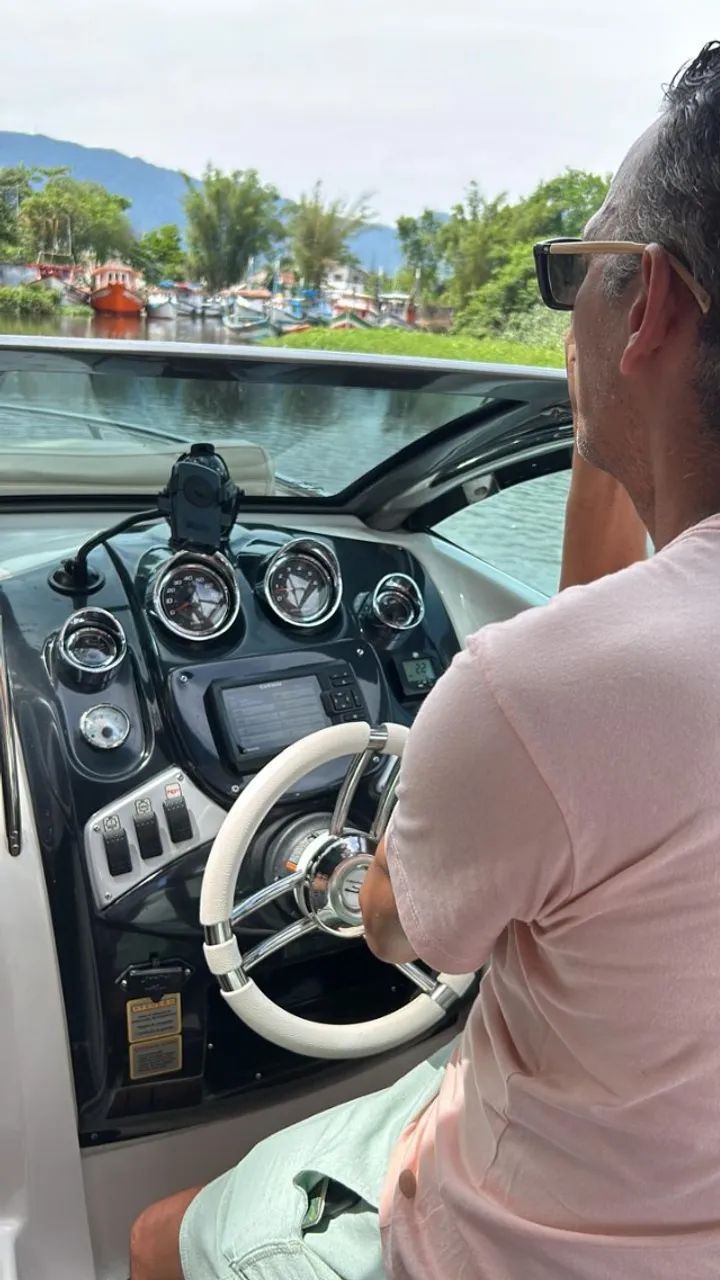 Lancha Focker 215 Cabinada Motor 150hp  - Foto 6