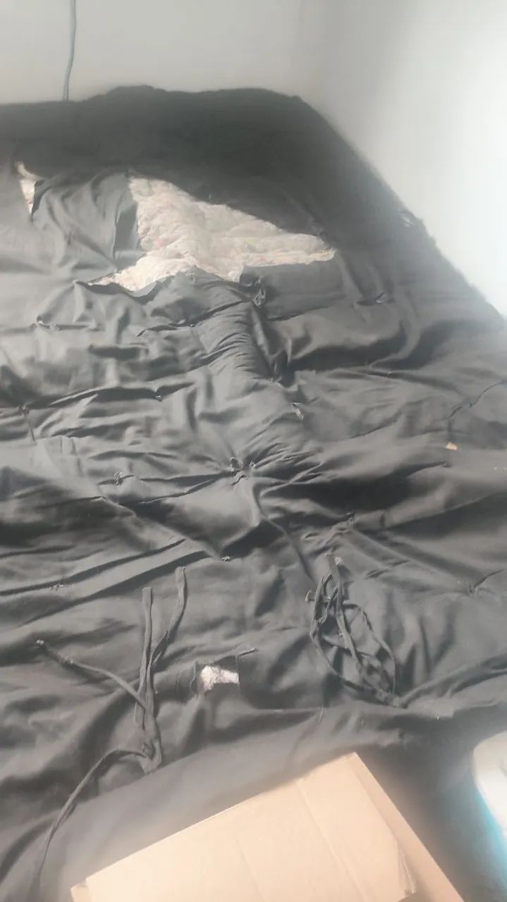 Futon grande 1,50 × 2,00 m ? precisa de capa nova  - Foto 3