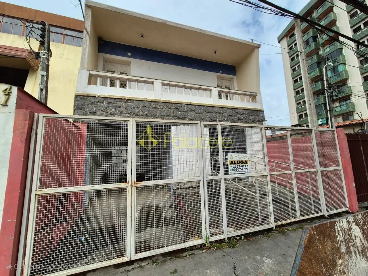 Imóvel Comercial Exclusivo no Centro de Pindamonhangaba com Estrutura Versátil e Localizaç