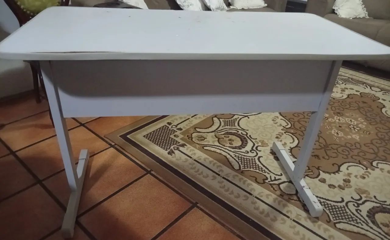 Escrivaninha com marcas de uso - Foto 4