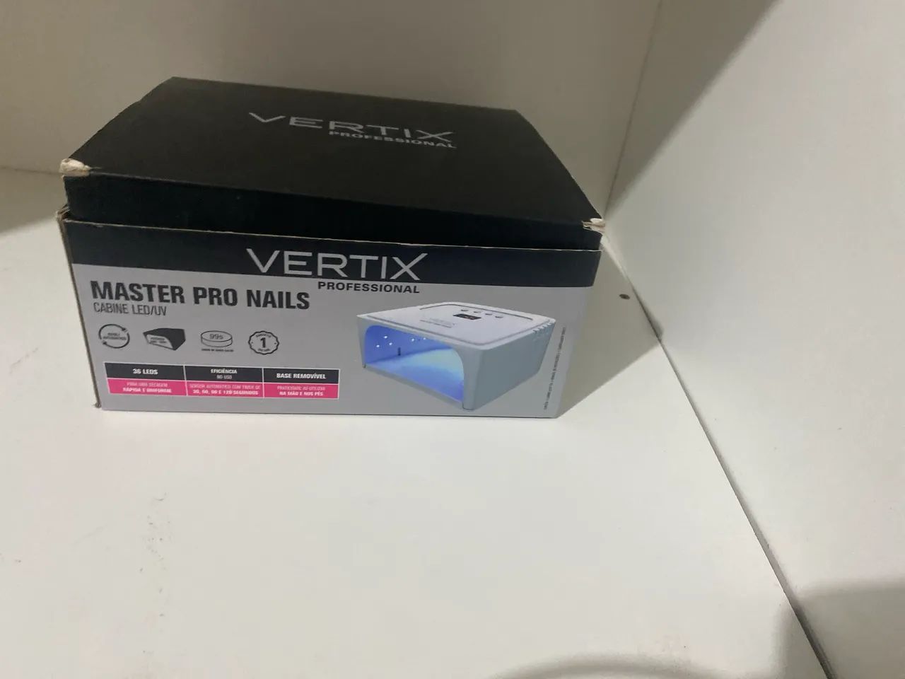 Vende-se uma cabine de unhas