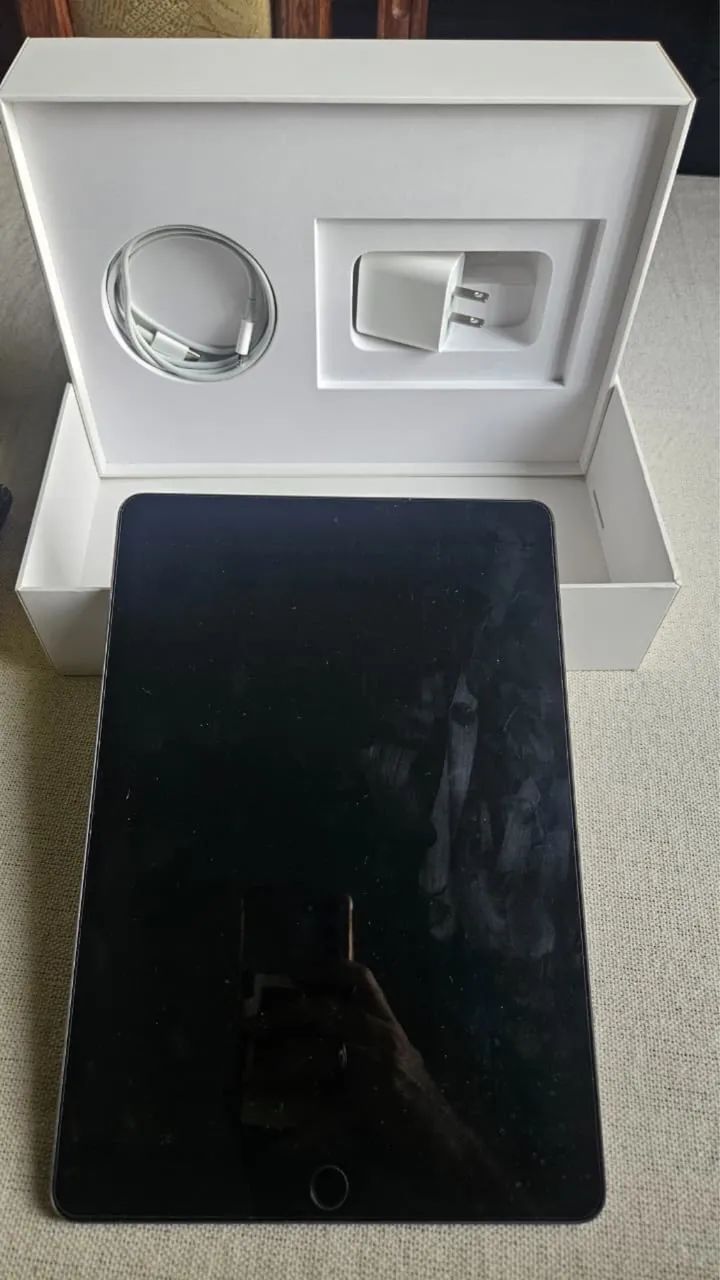 iPad 7 32 Gigas Completo com capa 360° e case - Foto 2