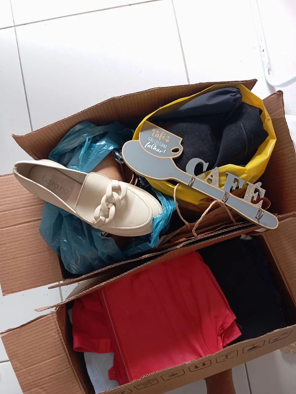 Caixa de roupas e itens domésticos para brechó  - Foto 3