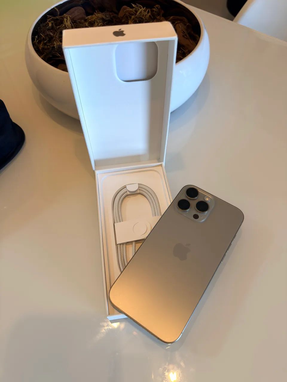 Iphone 16 pro max - estado de novo