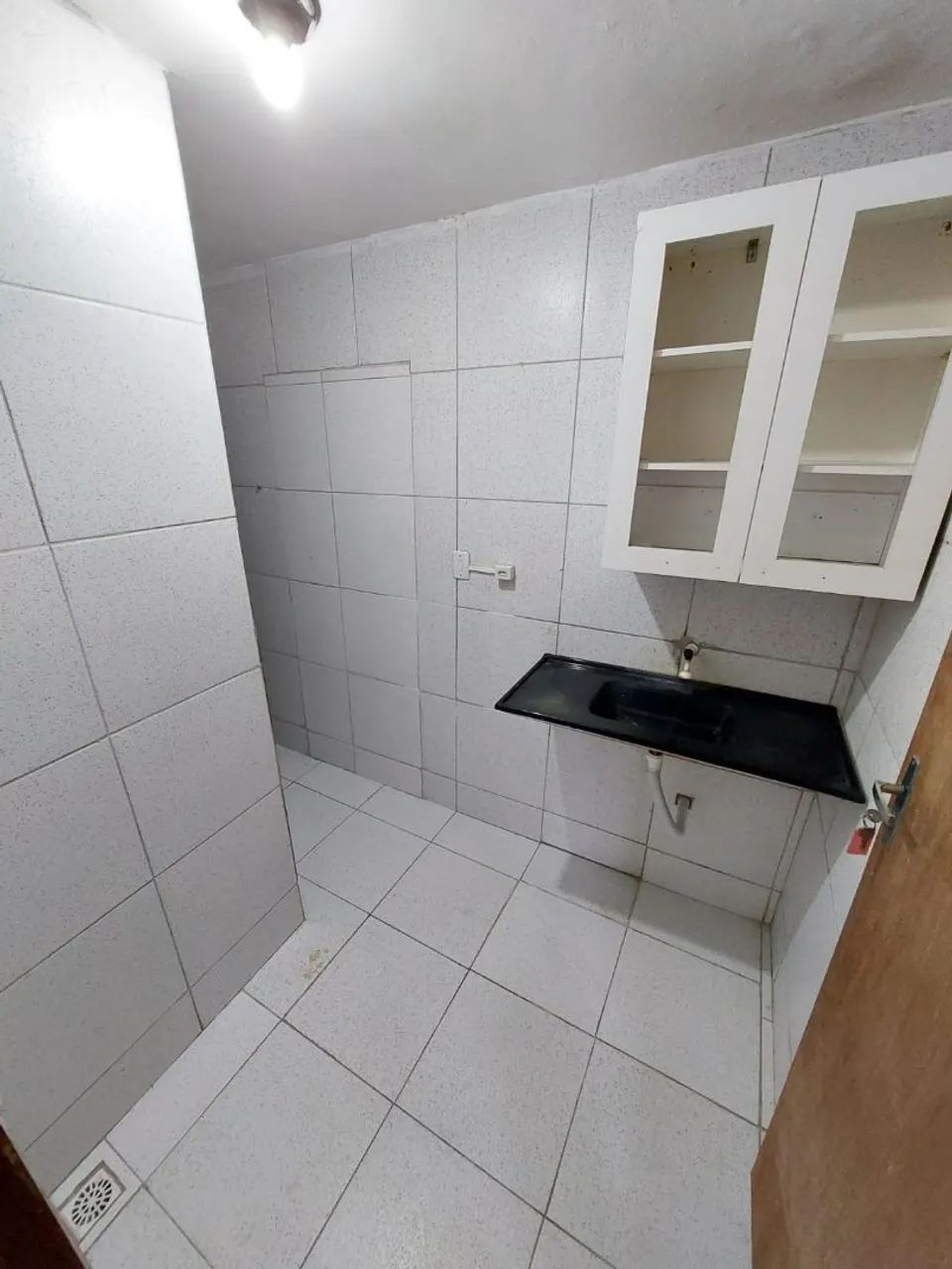 Kitnete no Bessa a 150 Metros do Mar com Tudo Incluso (Sem mobilia)