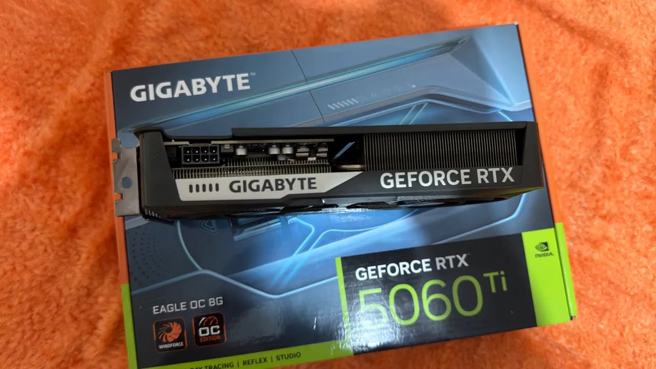 Placa de Vídeo RTX 5060TI 8gb Gigabyte  - Foto 2