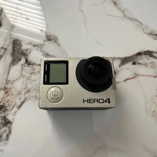 câmera gopro hero 4 com capa protetora