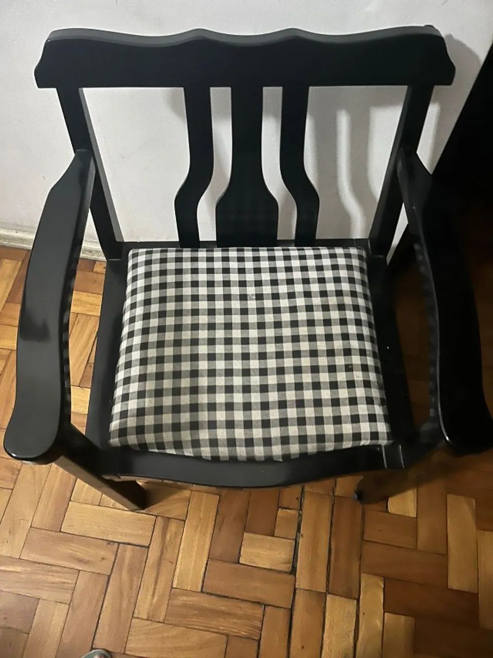 DUAS CADEIRAS DECORATIVAS EM LACA - VALOR TOTAL