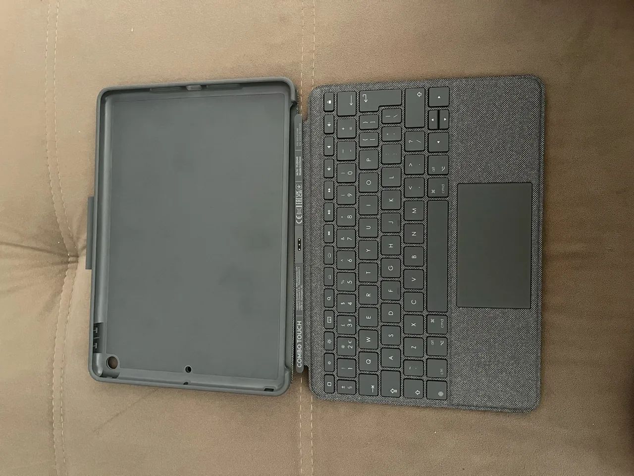 Capa Teclado Logitech Combo Touch (IPad 7th a 9th)