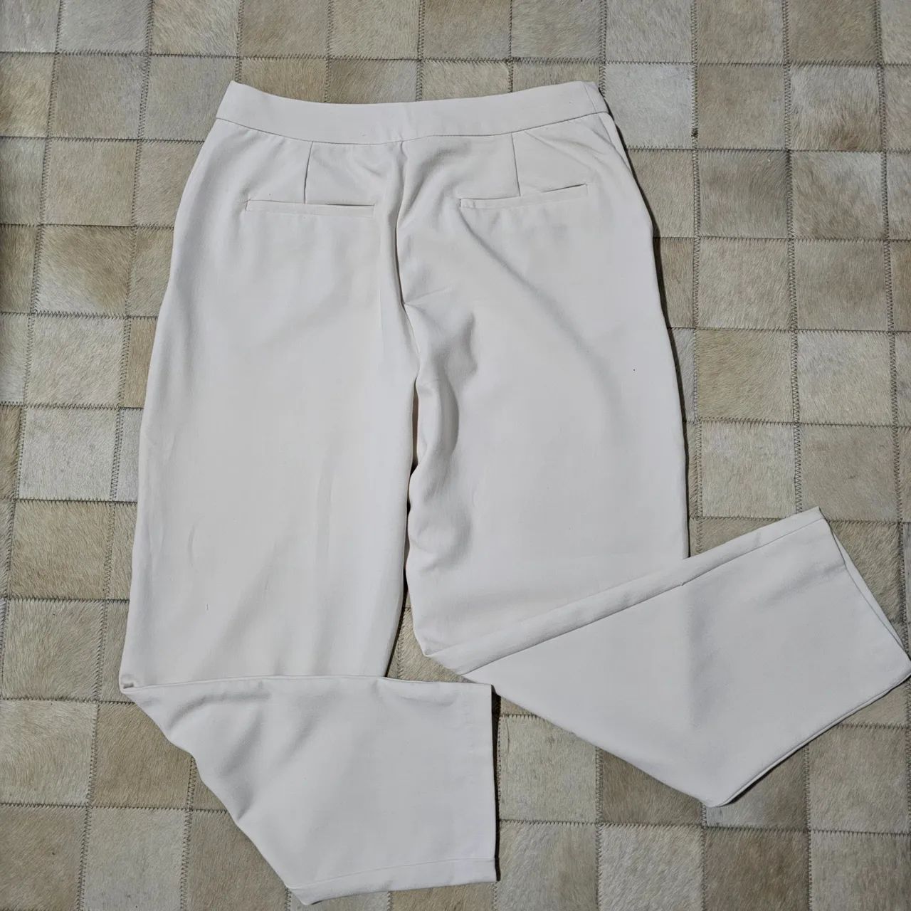 Calça tecido off white shoulder - Foto 3