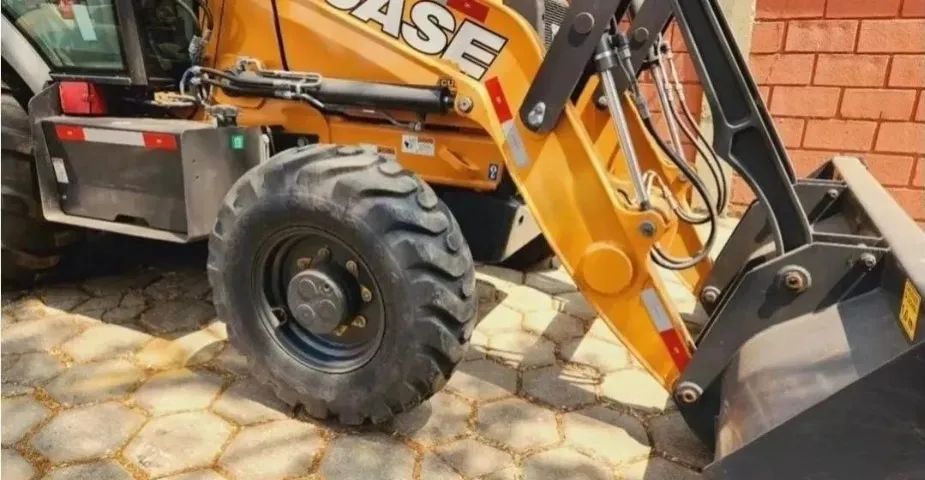 Retroescavadeira Case 580 2017 - Foto 3
