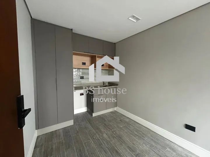 Sala Comercial com 28,04 m², copa, 1 banheiro, 1 vaga - Vila Gilda