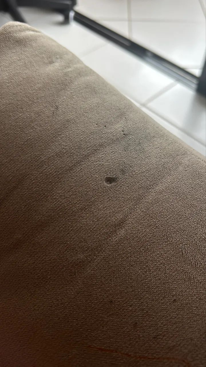 Sofá com pequenos defeitos  - Foto 4