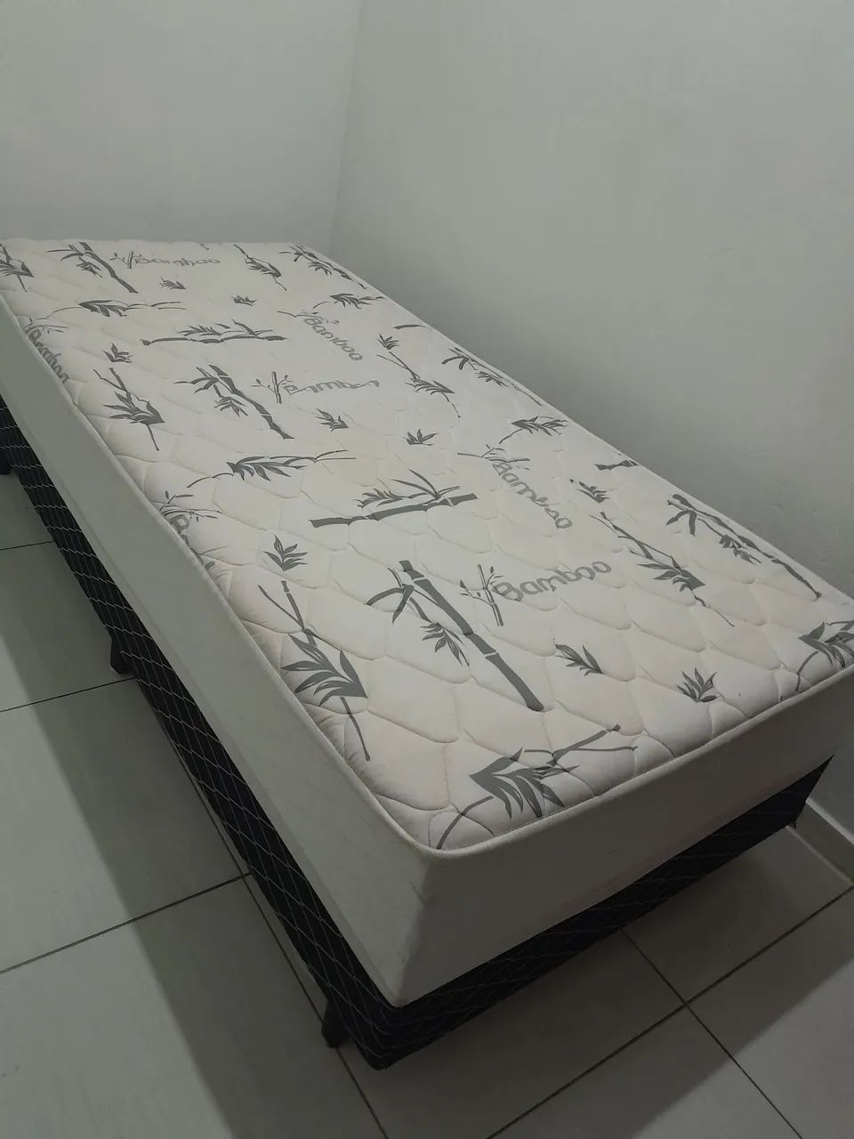 Vendo cama de solteiro colchão  acoplado