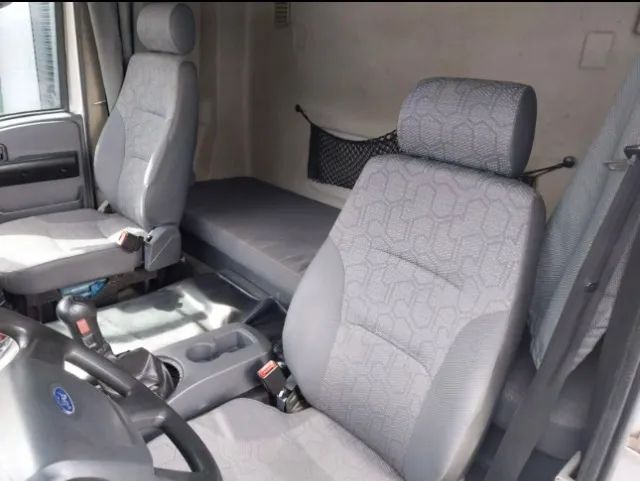 Ford cargo 2429 6x2 - 2014 Baú - Foto 4