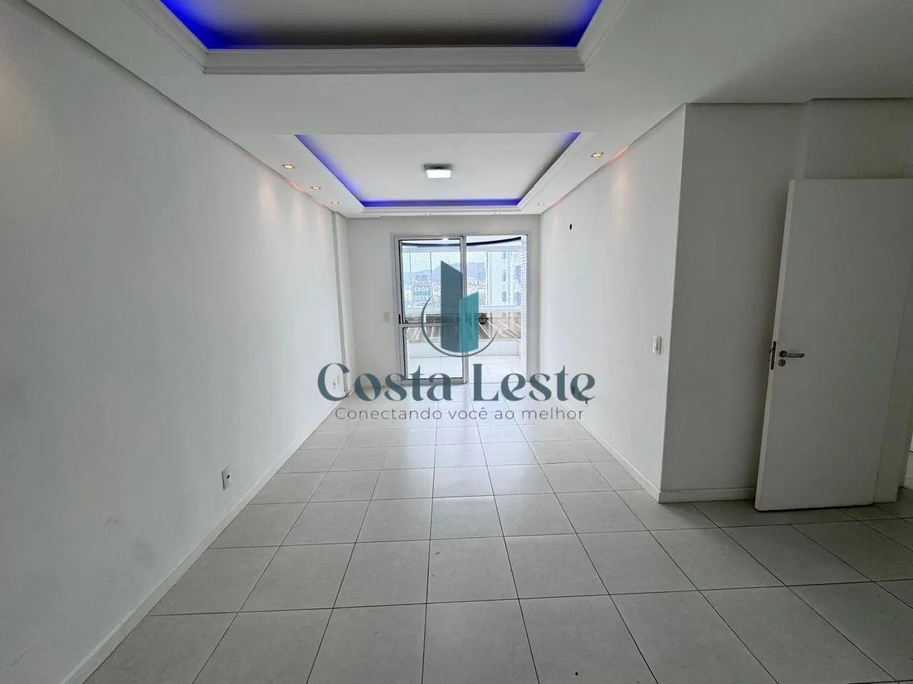 Amplo apartamento de 3 dormitórios - Foto 2