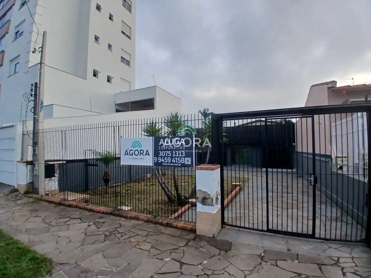 Casa Comercial com 120m² - OPORTUNIDADE - - Foto 2