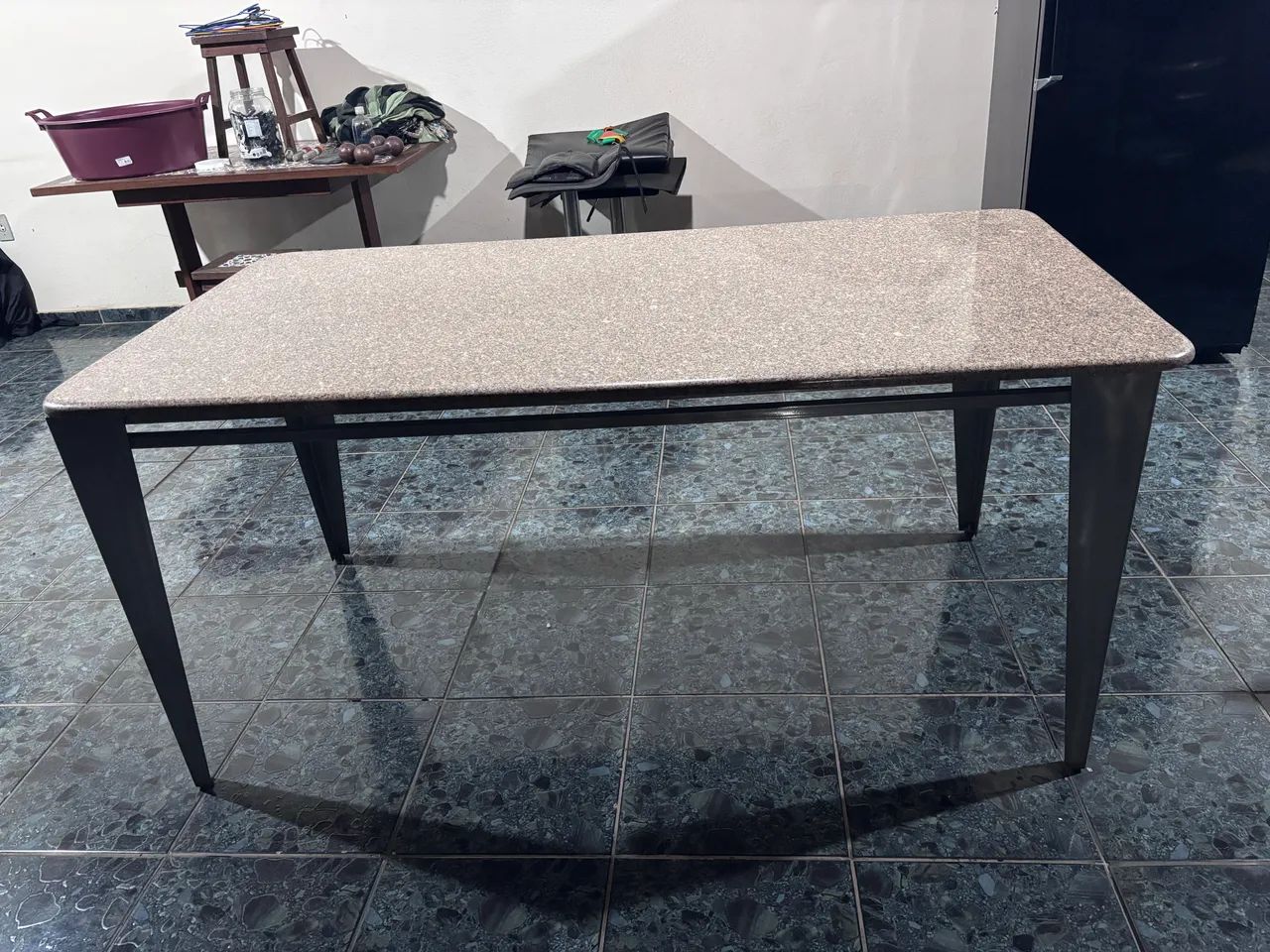 Mesa com tampo de granito com 6 cadeiras  - Foto 3