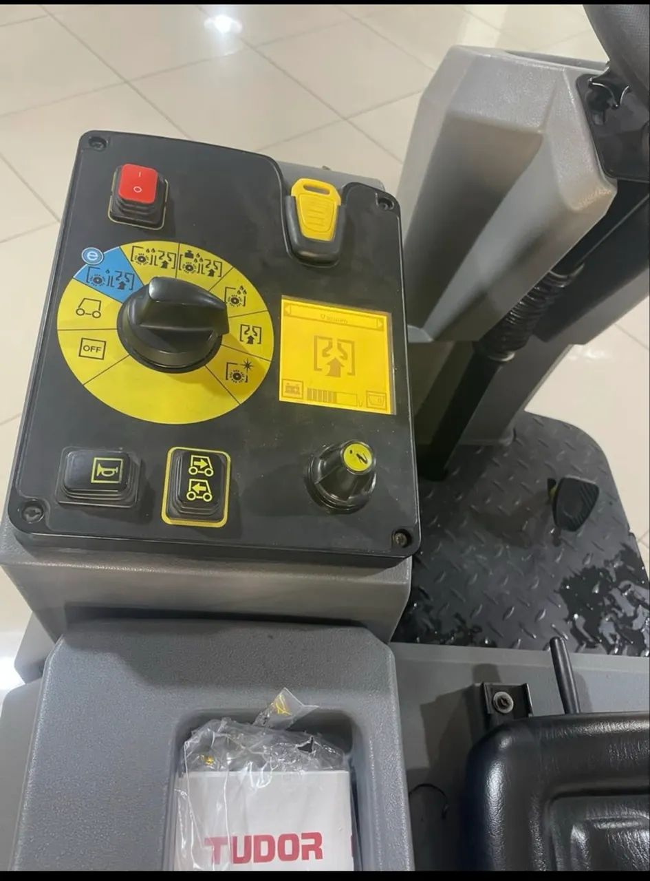 Lavadora e Secadora de Piso Kärcher B90 R  seminovo  - Foto 4