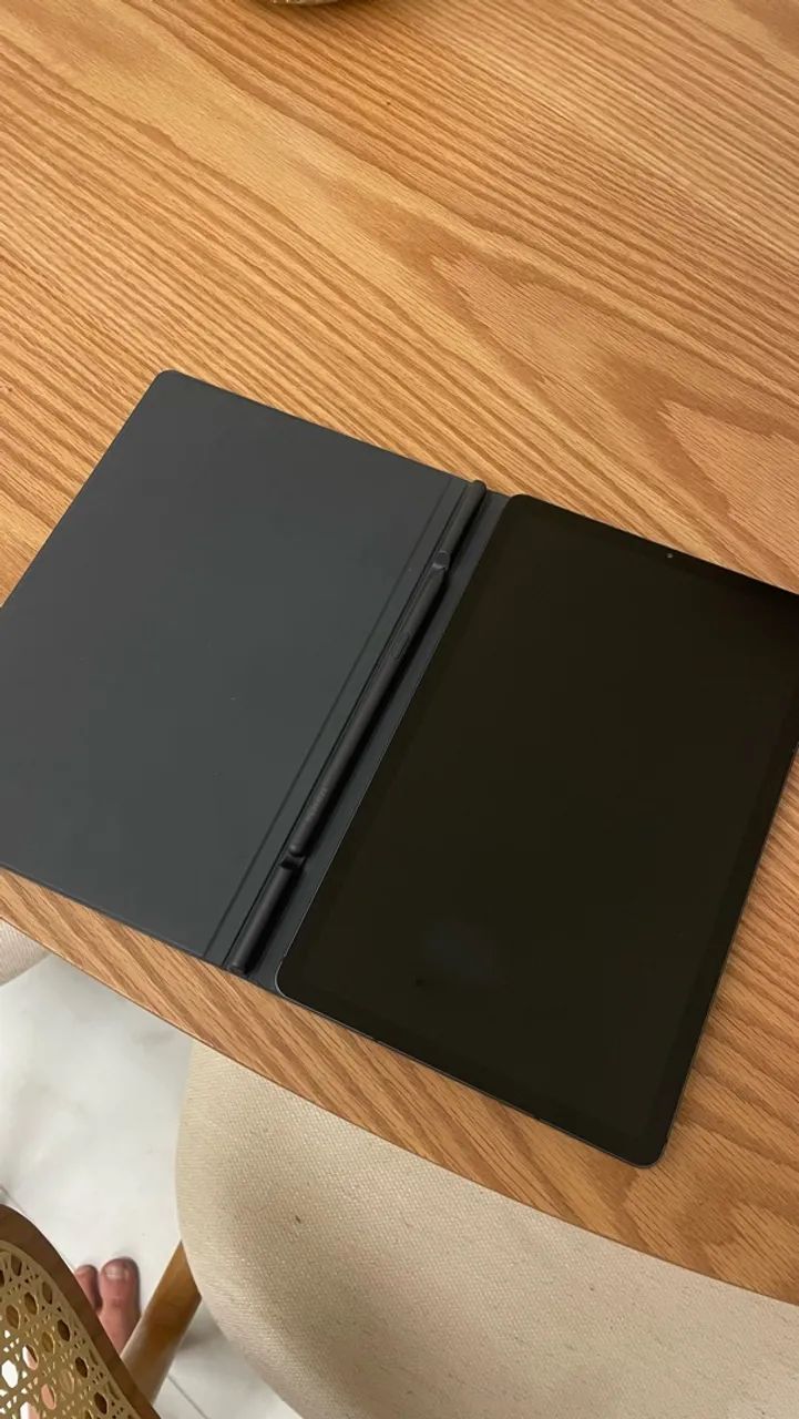 Vendo tablet s6 lite 64 gb com caixa incluso. 