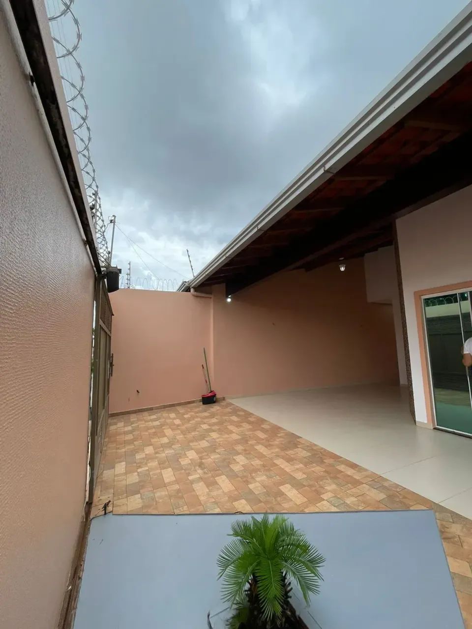 VENDA DE CASA COM PISCINA
