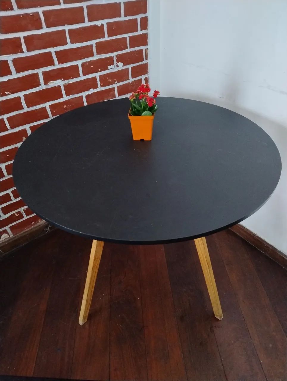 Mesa de jantar 3 pés palito 