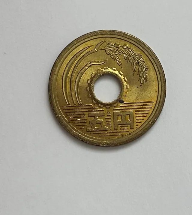 Moeda japonesa 5 yen diretamente do Japão.Heisei 2 equivale ao ano de 1990 - Foto 2