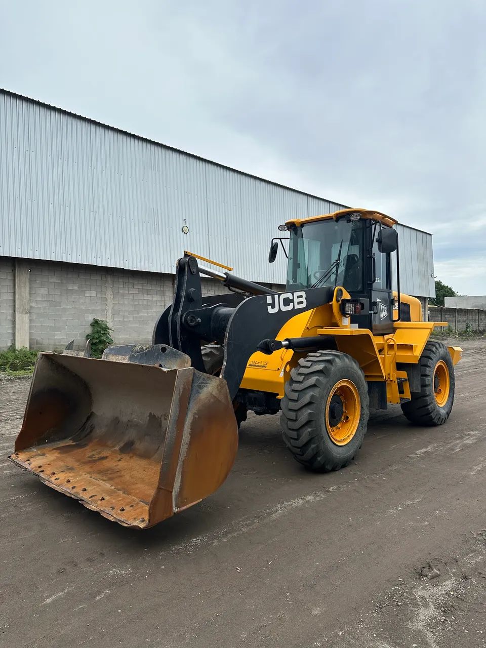 PÁ CARREGADEIRA JCB 422ZX - 2017
