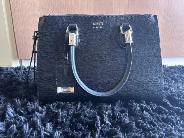 Bolsa de couro - Schutz Preta - usada  - Foto 3