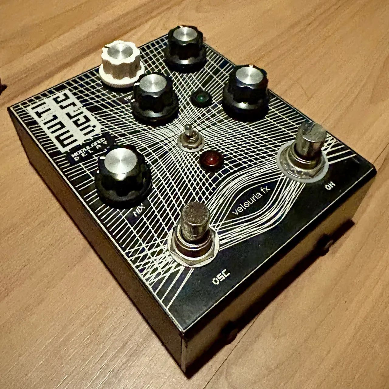 Pedal delay com modulação Multiverse Velouria 