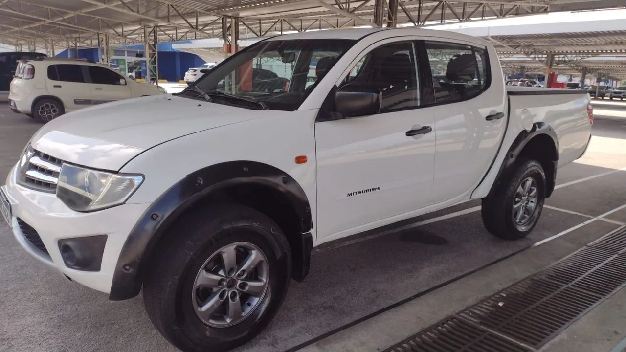 Mitsubishi L200 L200 Triton GLX 3.2 CD TB Int.Diesel Mec 2017