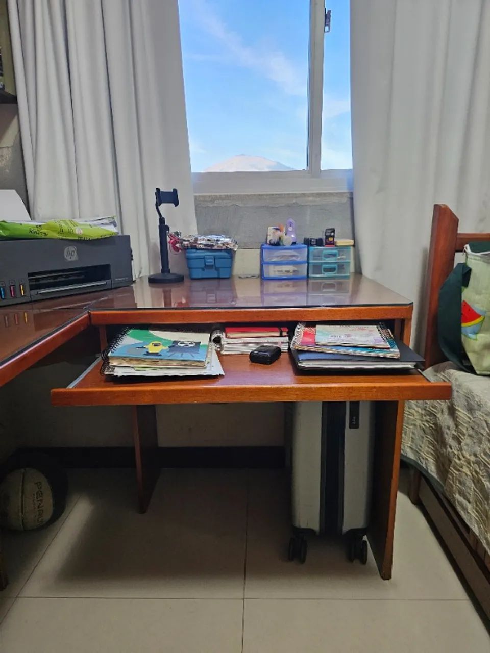 Mesa de escritório com tampo de vidro - Foto 4