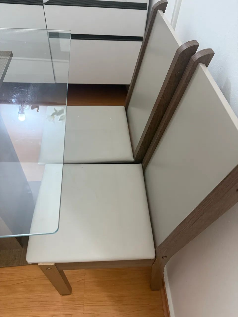 Mesa de vidro com quatro cadeiras  - Foto 4