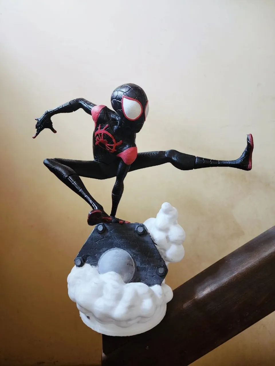 Estátua Miles Morales spiderman 