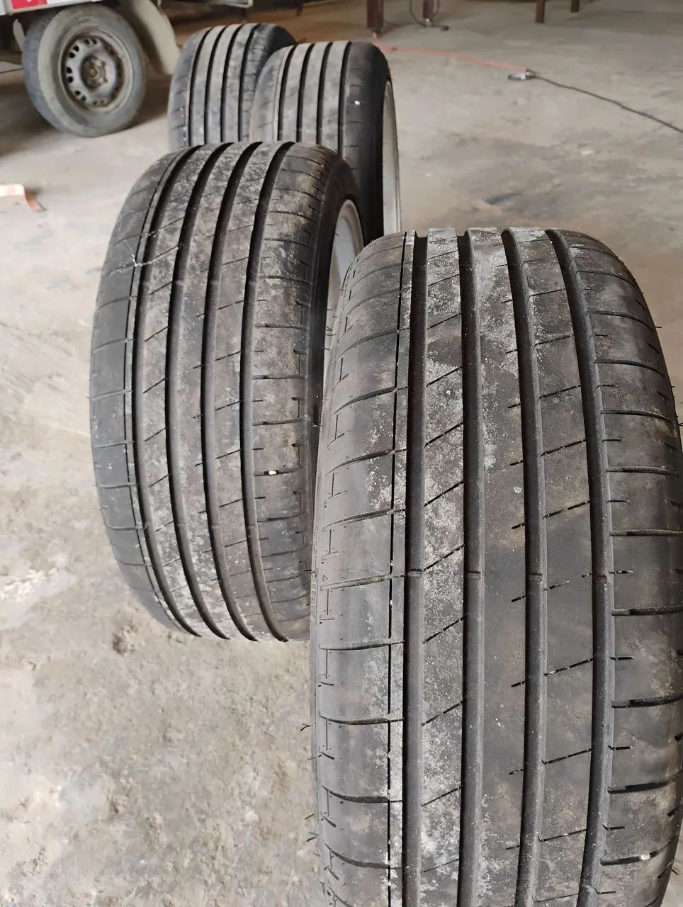 PNEUS ARO 18"