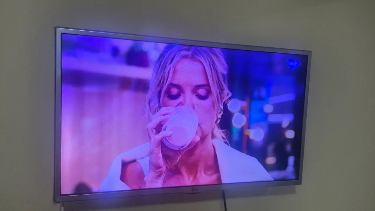 Smart TV LG - WebOS - 32 polegadas - Foto 2