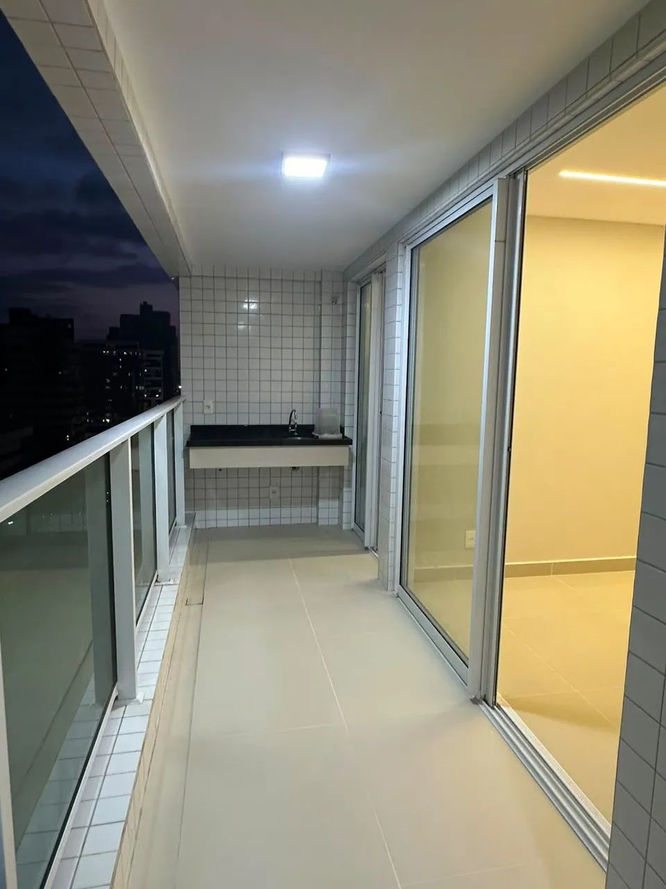 Alugo apartamento novo no Edifício Mirante da Península