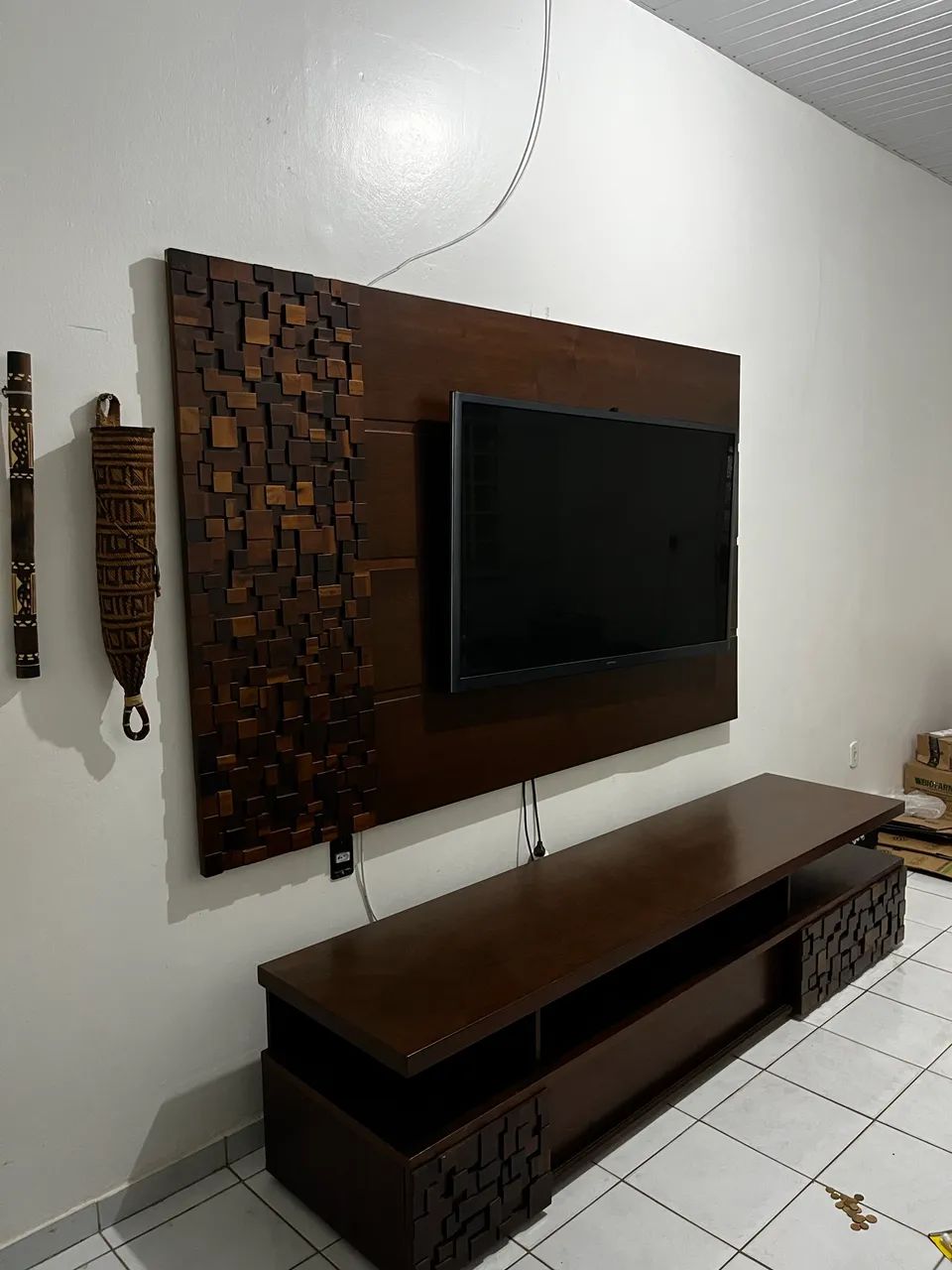 CONJUNTO PAINEL + RACK MADEIRA MACIÇA   - Foto 5