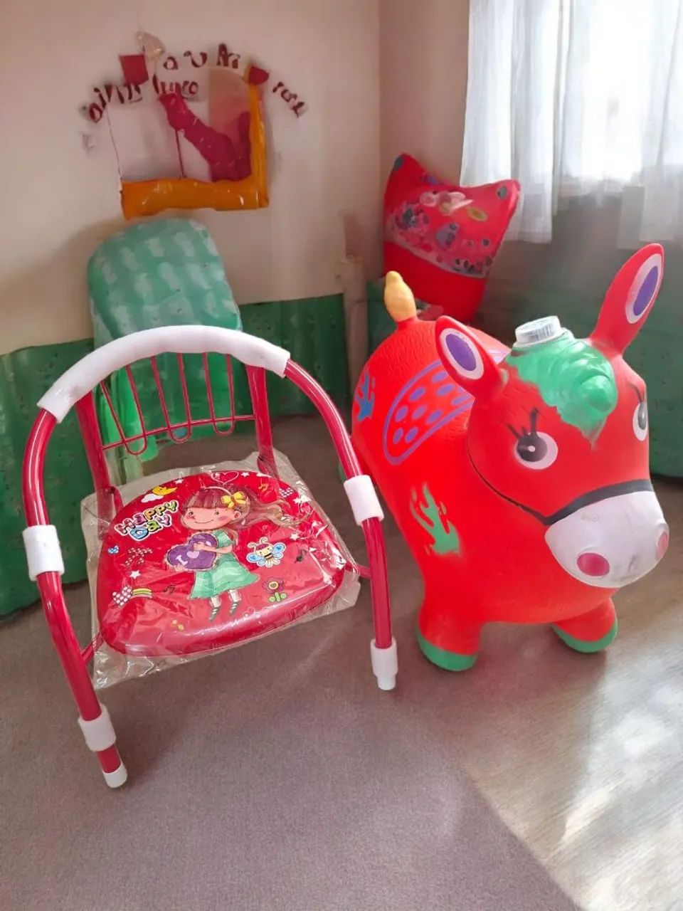 Cavalinho pula pula e cadeirinha infantil 
