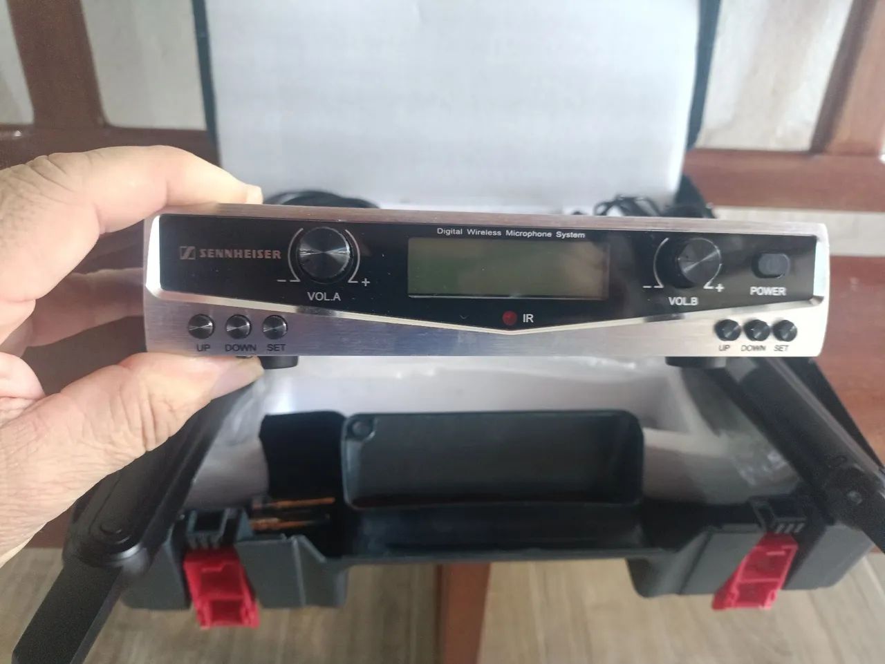 Kit de microfone SKM 9100 Sennheiser sem fio 2 bastões Profissional  - Foto 2