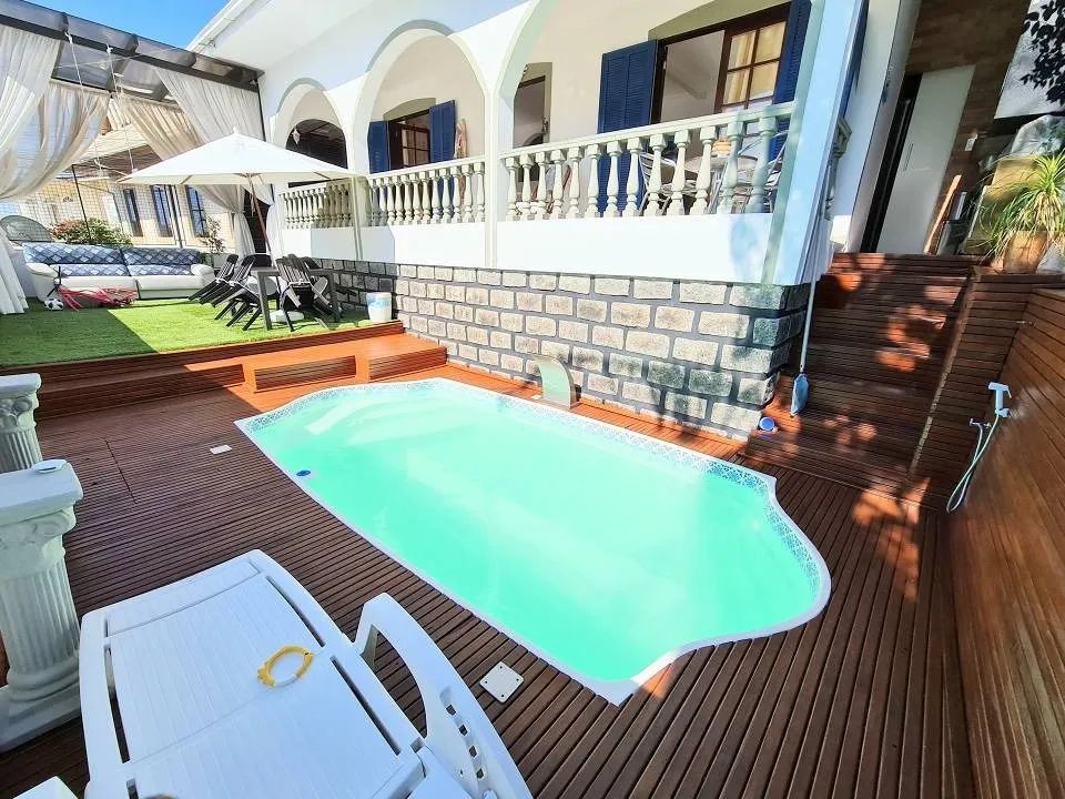 Casa com 04 dormitórios no bairro Itaguaçu, em Florianópolis/SC!