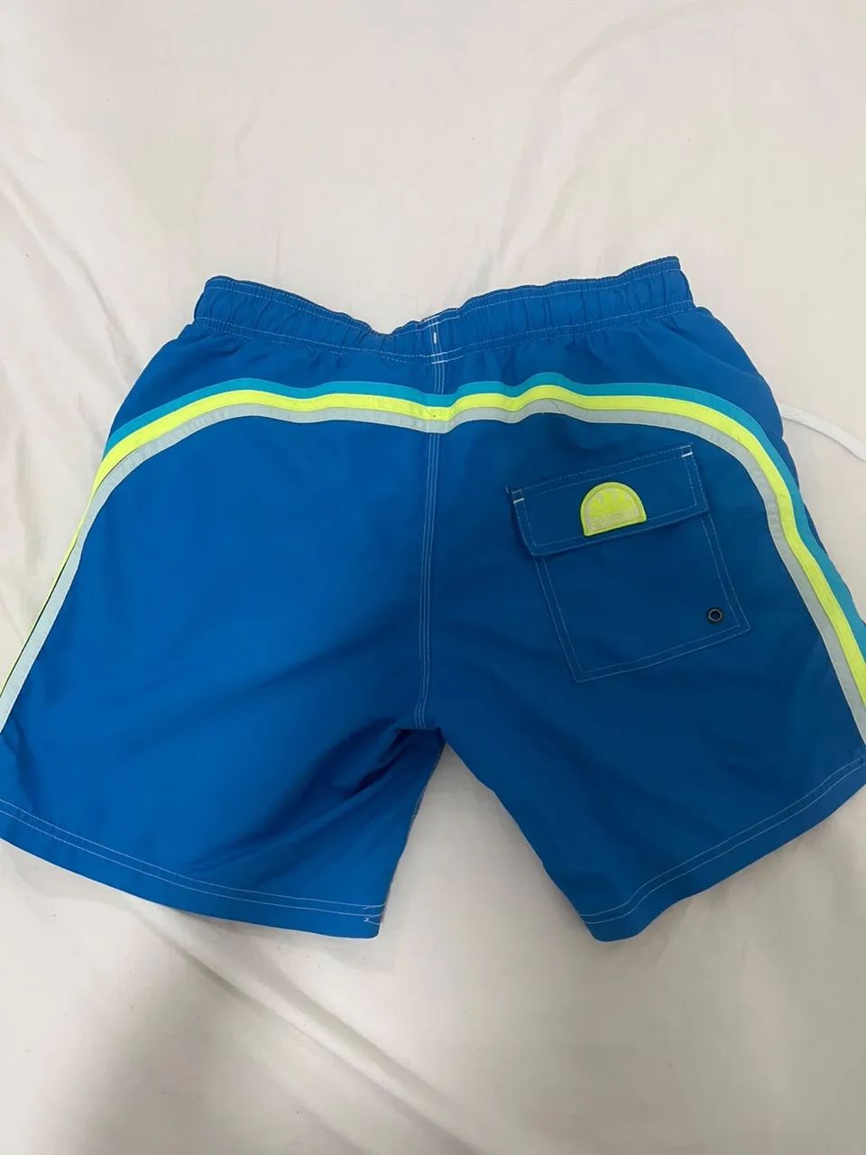 Sundek azul com bolso e elástico 