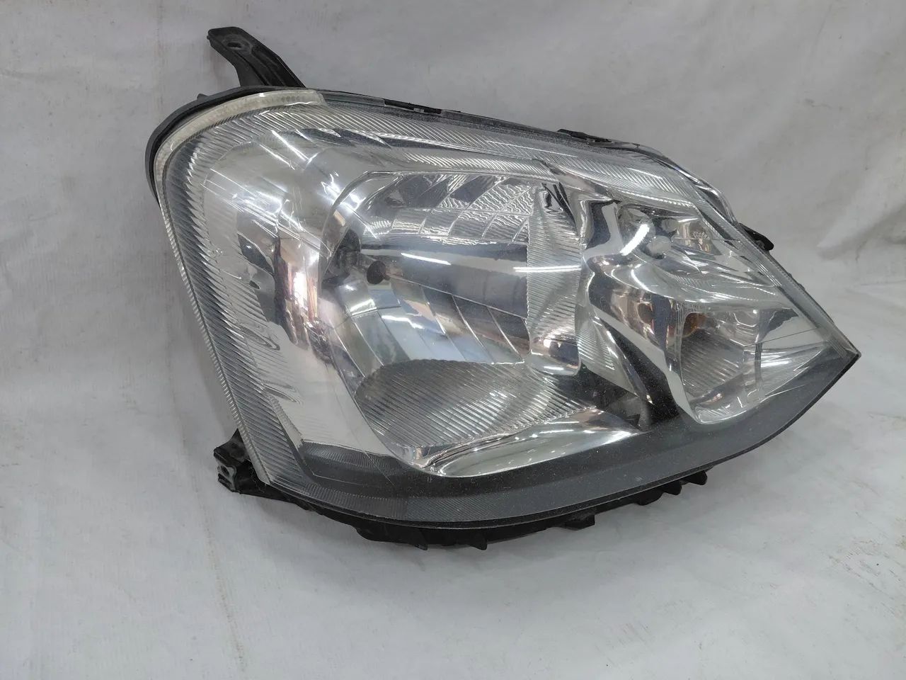 Farol Etios direito  - Foto 2