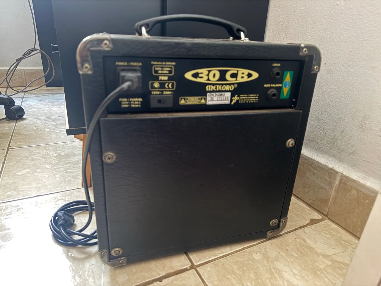 Baixo GB-200A com Amp e Bag - Foto 5