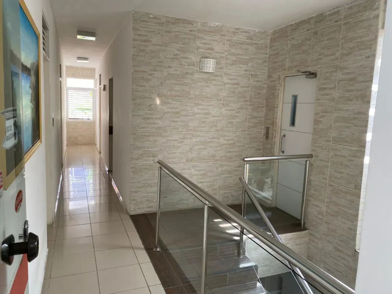 Vendo AMPLO prédio comercial Miramar com 668m2, 3 andares e 14 salas! - Foto 3