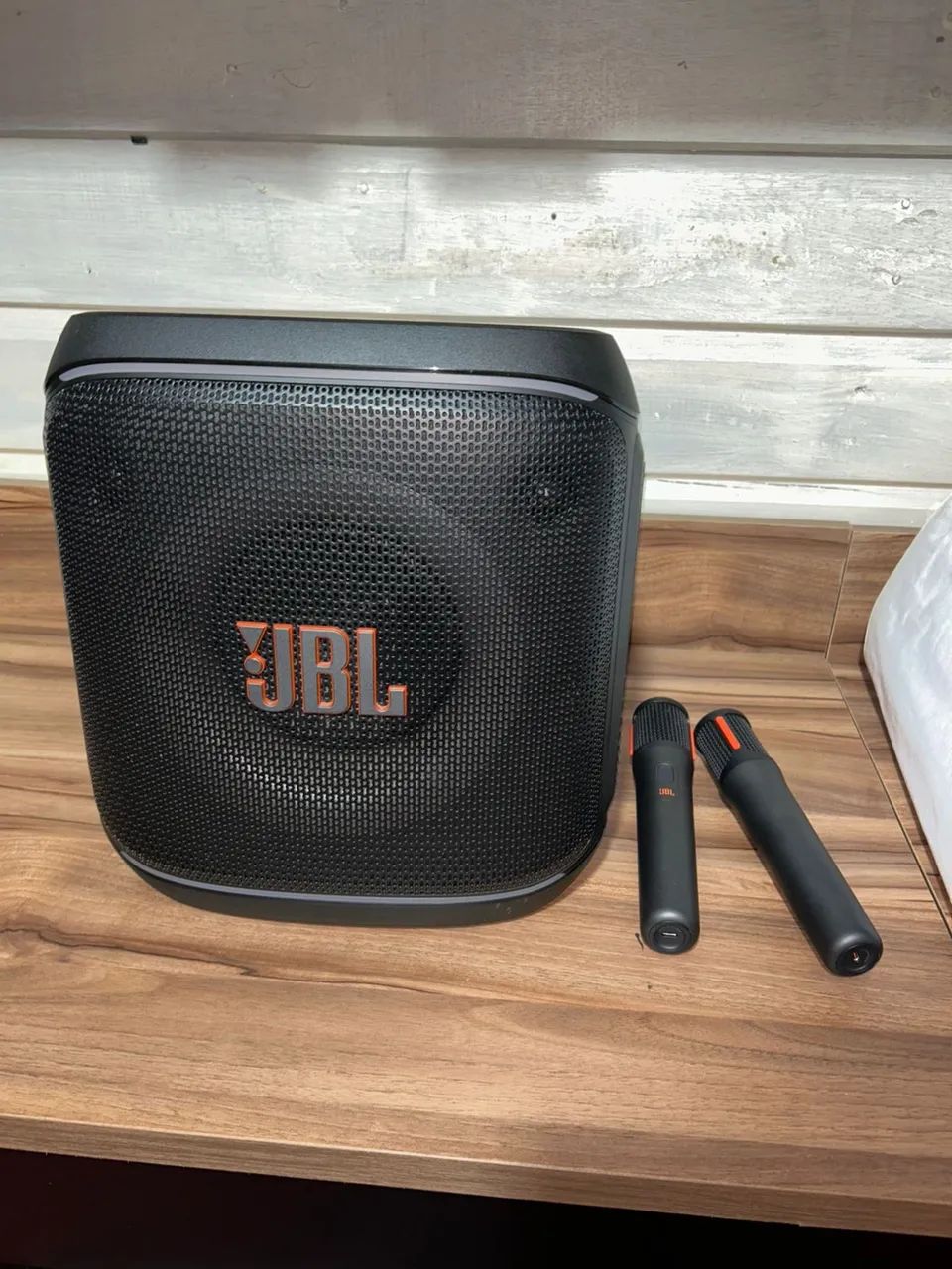 CAIXA DE SOM JBL ENCORE COM DOIS MICROFONES 